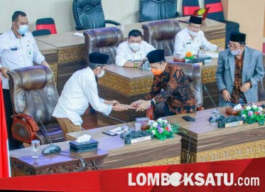 Dewan bahas raperda penataan pasar