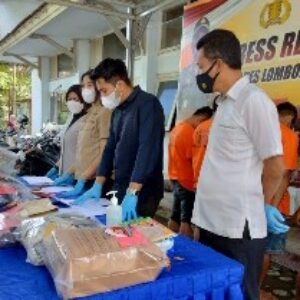 Polres loteng meringkus tiga pemuda