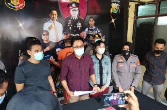 Tim puma menggelar presscon penangkapan pemerasan