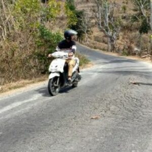 Ruas Keling - Montong Ajan,salah satu ruas jalan wisata yang masih memprihatinkan