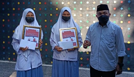 Dua srikandi man 1 lotim
