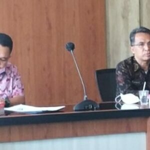 Sekda Loteng saat memimpin rapat koordinasi kinerja BPJS