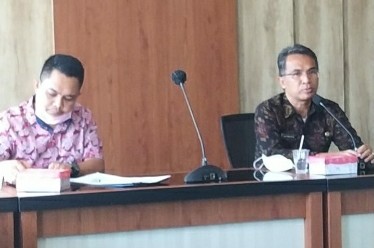 Sekda Loteng saat memimpin rapat koordinasi kinerja BPJS