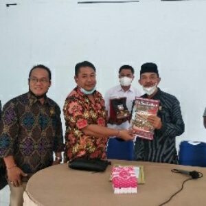Kepala Dinas Sosial Muliardi Yunus saat menerima kunjungan Komisi I DPRD Karangasem Bali