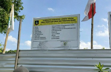 Plang proyek pembangunan Mapolres Lombok Tengah