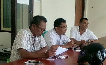 M.Irpan (kiri) bersama para petinggi Gapensi Lombok Tengah bahasa proyek mapolres