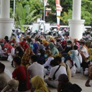 Ratusan ptt datangi DPRD