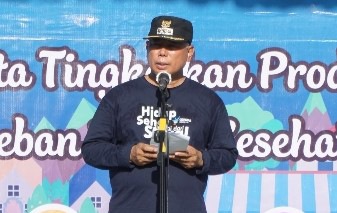 Bupati Lombok Timur saat menghadiri kegiatan kampanye Germas, Jumat (31/12/2021) di Lapangan Tugu Selong
