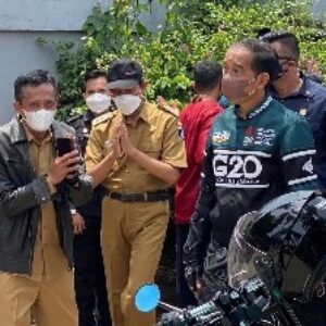 Bupati dan para pejabat saat mendampingi kunjungan Presiden Jokowi