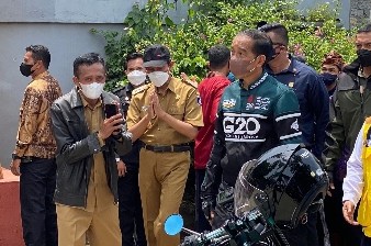Bupati dan para pejabat saat mendampingi kunjungan Presiden Jokowi