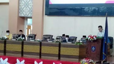 Sekretaris DPRD Lombok Tengah, Suhadi Kana saat menyampaikan laporan
