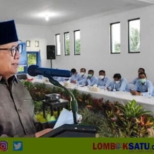Wabup Lombok Timur H Rumaksi saat menghadiri rapat di PT Selaparang Finansial