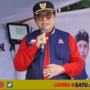 Wakil Bupati Lombok Timur H Rumaksi saat membuka event festival sampan