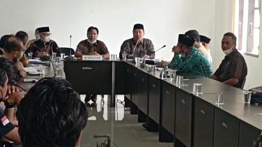 Komisi II menerima kedatanhan masyarakat Masbagik yang mempertanyakan pembangunan RS