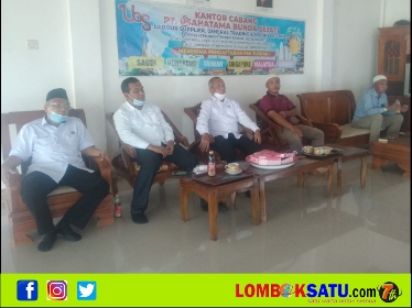 Kepala Disnakertrans saat memberikan pengarahan kepada 12 PMI yang akan diberangkatkan ke Saudi Arabia