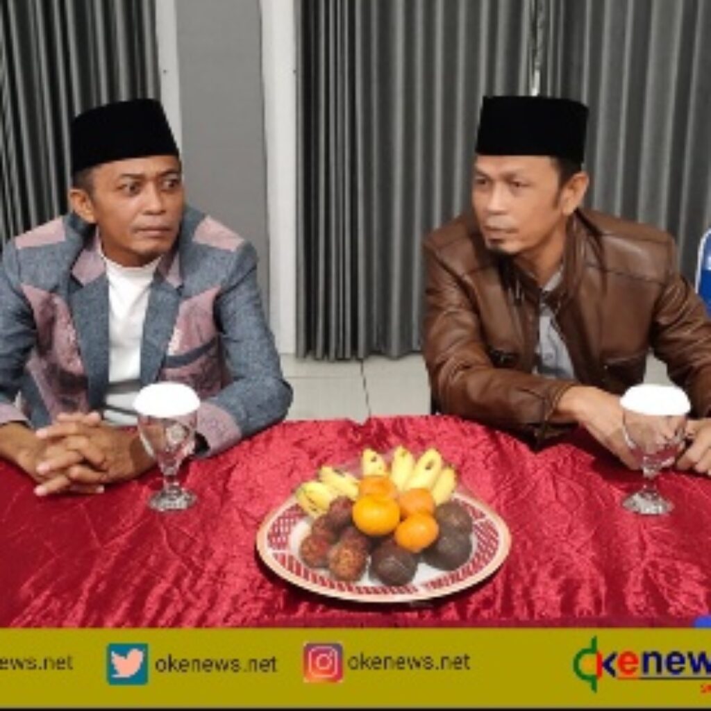 Bupati Lombok Tengah,HL.Pathul Bahri dan Ketua DPRD, M.Tauhud saat mendiskusikan pembangunan masjid Kopang di acara safari Ramadhan, Minggu (17/04/2022)