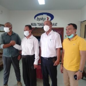 Bidang Investigasi BPKP NTB Tukirin menerima kedatangan Ketua Lombok Global Institute (LOGIS) M Fihiruddin, Selasa (19/04/2022) di kantornya.