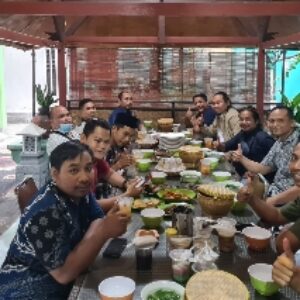 Buka bersama jajaran Polsek Praya Tengah dengan awak media dan aktivis se-Kecamatan Praya Tengah