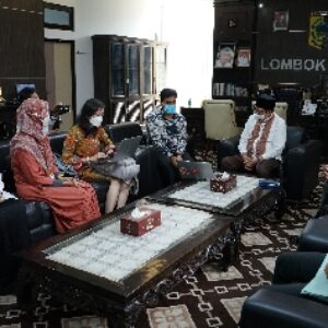 Wabup Lotim saat menerima kunjungan KPK RI