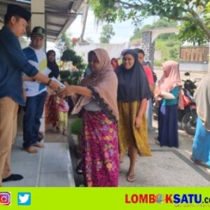Lalu Muhiban bersama Pemdes Beraim berikan santunan