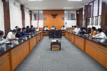 Bupati Lombok Timur gelar Rakor bahas bansos