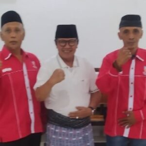 Ketua DPK PKP Lombok Timur, M. Asatul Anwar dan Sekretaris DPK PKP Lombok Timur, Jamhari Latif saat mengunjungi kediaman Wabup Rumaksi.