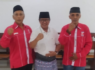 Ketua DPK PKP Lombok Timur, M. Asatul Anwar dan Sekretaris DPK PKP Lombok Timur, Jamhari Latif saat mengunjungi kediaman Wabup Rumaksi.