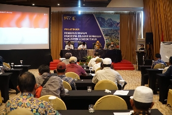 Bupati Lombok Timur HM Sukima Azmy menghadiri pelatihan pengurus Pamdesma Selojar