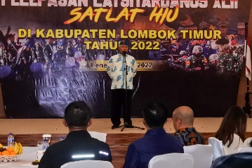 Bupati Lotim saat melepas peserta Latsitarda 2022