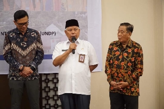 Bupati Lombok Timur HM Sukiman Azmy