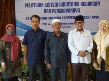 Wabup Lotim H Rumaksi (baju putih) saat membuka pelatihan