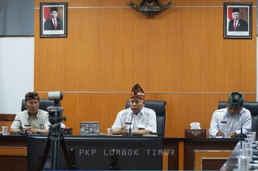 Bupati Lombok Timur HM Sukiman Azmy pimpin rapat penanganan air bersih