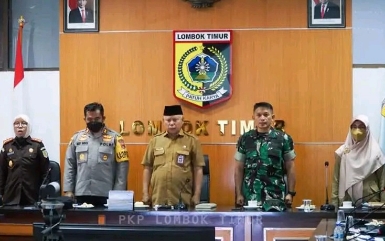 Bupati Sukiman Azmy bersama jajarannya mengikuti Rakor