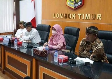 Plh Sekda Lotim bersama sejumlah OPD mengikuti pertemuan dengan Kemendagri