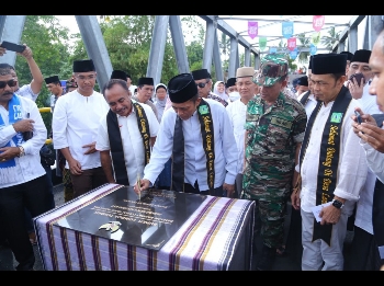 Bupati Lombok Tengah saat meresmikan Jembatan 459 beberapa hari lalu